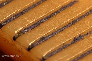 обычная школьная линейка, деления - через каждый миллиметр