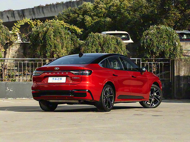 Новый Ford Mondeo представят 4 декабря: 8-ступенчатый &laquo;автомат&raquo;, более мощный мотор и 4K-экран на всю переднюю панель