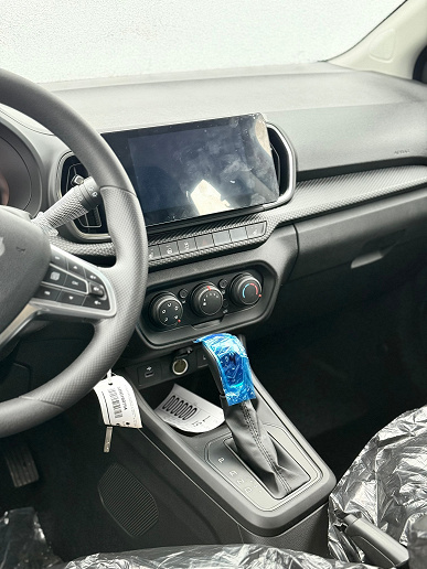 Редчайшие Lada Iskra SW &laquo;Фламенко&raquo; прибыли к дилерам: машины показали внутри и снаружи