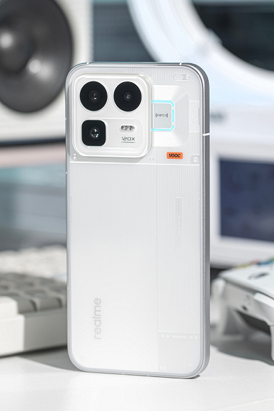 165 Гц, зум 120х, 24 ГБ ОЗУ, 8000 мАч, 80 Вт, IP68/69, ИК-передатчик, Snapdragon 8 Gen 5, Android 16 и NFC. Realme Neo 8 показали вживую