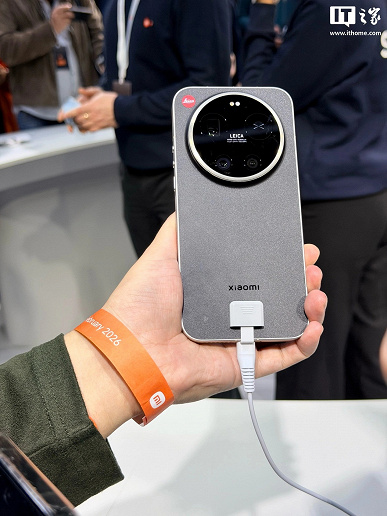 Топовый камерофон Xiaomi Leica Leitzphone показали вживую со всех сторон сразу после анонса