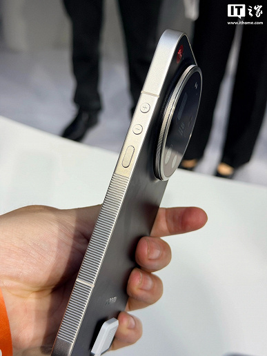 Топовый камерофон Xiaomi Leica Leitzphone показали вживую со всех сторон сразу после анонса