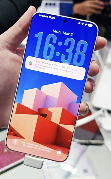 Толщина 5,49 мм, рамка 0,7 мм и аккумулятор на 6150 мА&bull;ч. На MWC 2026 показали рекордно тонкий Tecno Slim2