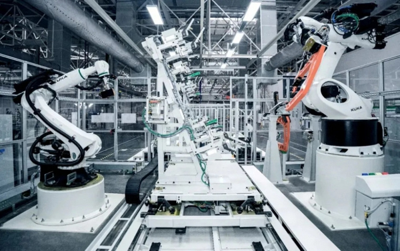 Уникальный гибрид Xpeng с леатующим модулем встал на конвейер после громкого ДТП. Запущена первая в мире линия по массовому производству подобных автомобилей