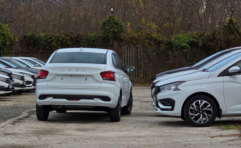 У многих дилеров уже можно встретить Lada Iskra, но только в самом простом исполнении. Остальные моментально раскупают