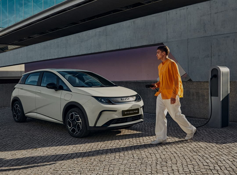 Россияне полюбили BYD: продажи автомобилей бренда в нашей стране выросли гораздо сильнее, чем в среднем по миру