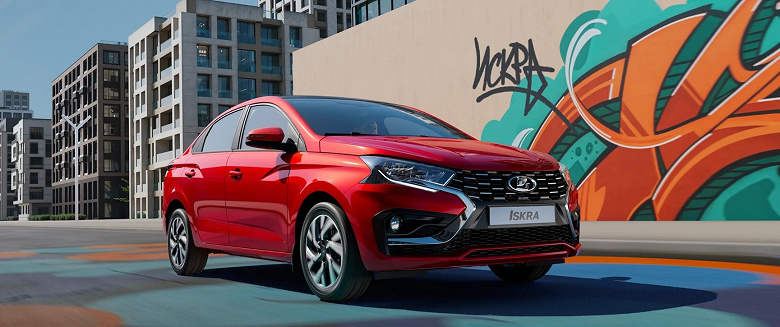 АвтоВАЗ улучшил Lada Iskra: заменено «железо» медиасистемы, доработан датчик дождя. В продаже появились версии с базовым мотором