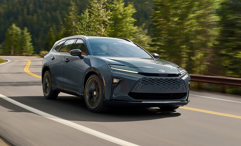 Представлен Toyota Crown Signia 2026: 243 гибридные лошадиные силы и полный привод уже в базовом оснащении — 44 390 долларов (3,6 млн рублей)