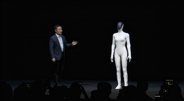 XPeng показала человекоподобного робота Iron нового поколения