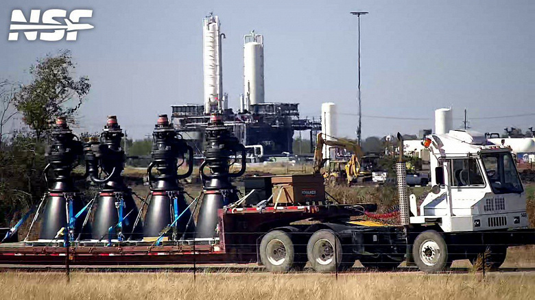 Грузовик с новыми двигателями Raptor 3 для Starship сняли на фото. Выпущены уже десятки агрегатов