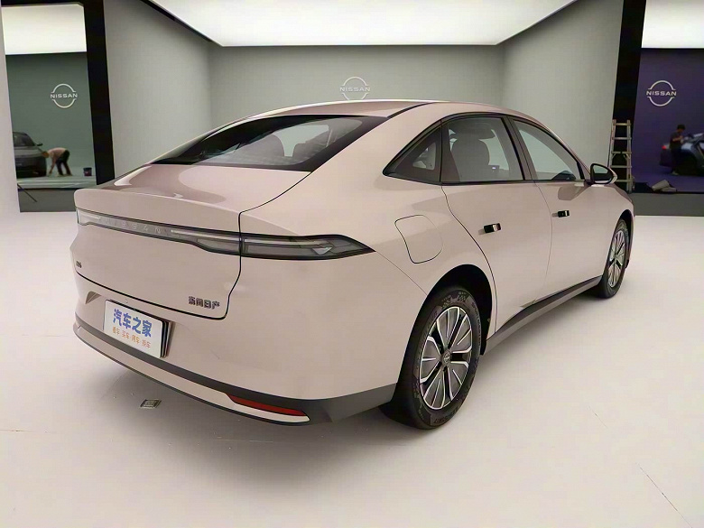 Представлен совершенно новый конкурент Toyota Camry от Nissan: гибридный Nissan N6 оценили всего в 110 тыс. юаней (1,25 млн рублей)