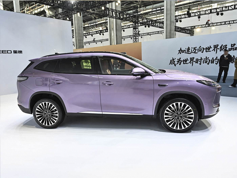 &laquo;Китайский Porsche&raquo; под названием Exeed ET5 вышел на китайский рынок: 421 л.с., топовое оснащение и 1310 км на баке бензина за 145 тыс. юаней (1,6 млн рублей)