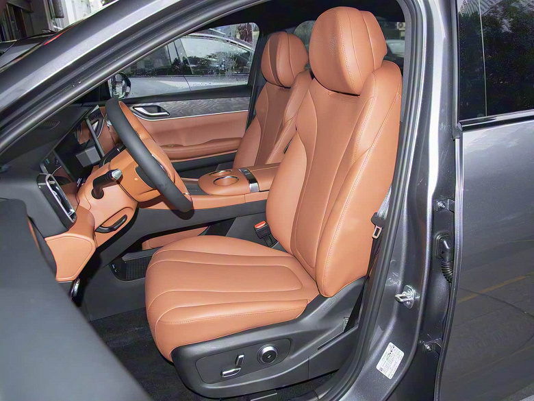 &laquo;Китайский Porsche&raquo; под названием Exeed ET5 вышел на китайский рынок: 421 л.с., топовое оснащение и 1310 км на баке бензина за 145 тыс. юаней (1,6 млн рублей)