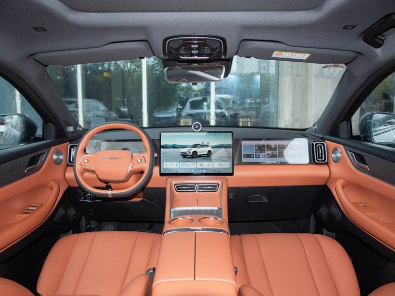 Большой кроссовер с алькантарой, продвинутой электроникой и запасом ходом более 1300 км &mdash; от 19 000 долларов. Представлен Exeed Exlantix MX