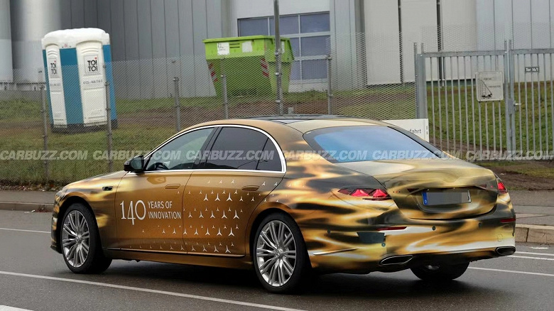 Физические кнопки возвращаются: Mercedes-Benz S-класс нового поколения заметили на дороге
