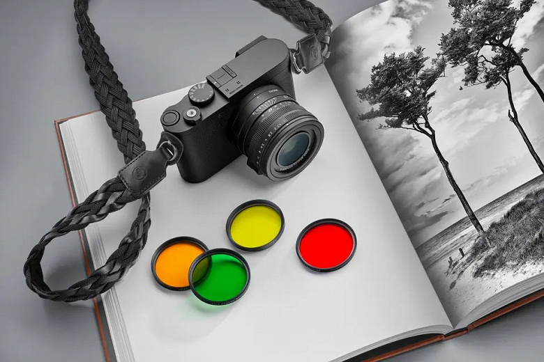 Эта камера Leica снимает в оттенках одного цвета и стоит почти 8000 долларов. Представлена модель Q3 Monochrom
