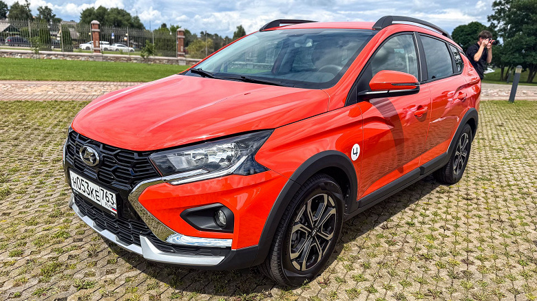 Lada Iskra не щадили: машины нагревали до 80 &deg;C и выше. АвтоВАЗ усилил защиту отделки после испытаний на новом световом стенде