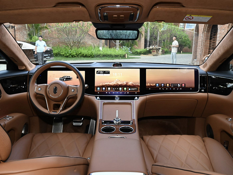 На 5-7 млн рублей дешевле Mercedes-Maybach S-класса и на 350 л.с. мощнее. Представительские седаны Maextro S800 от Huawei и JAC уже доступны на Auto.ru