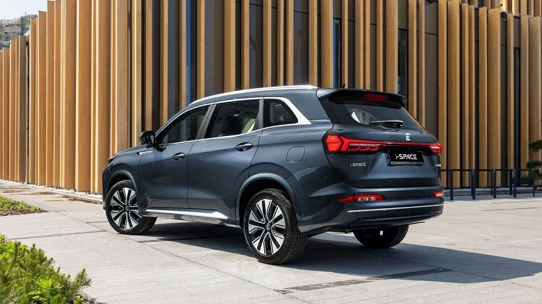 Российский кроссовер с запасом хода 1250 км и расходом 5,6 л на 100 км &mdash; теперь полностью наш, со сборкой по полному циклу. Липецкий завод начал сварку и окраску кузовов Evolute i-Space