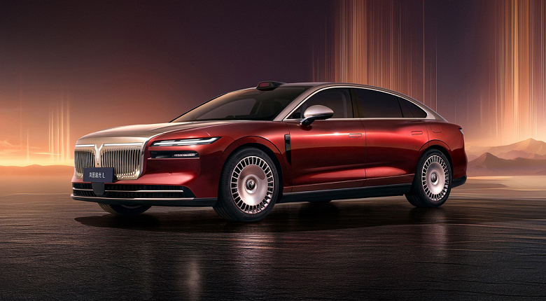 Роскошный седан и мощный гибрид Voyah, проезжающий 1400 км на баке бензина — 280 тыс. юаней (3 млн рублей). Voyah Passion L представлен в Китае, а скоро — и в России