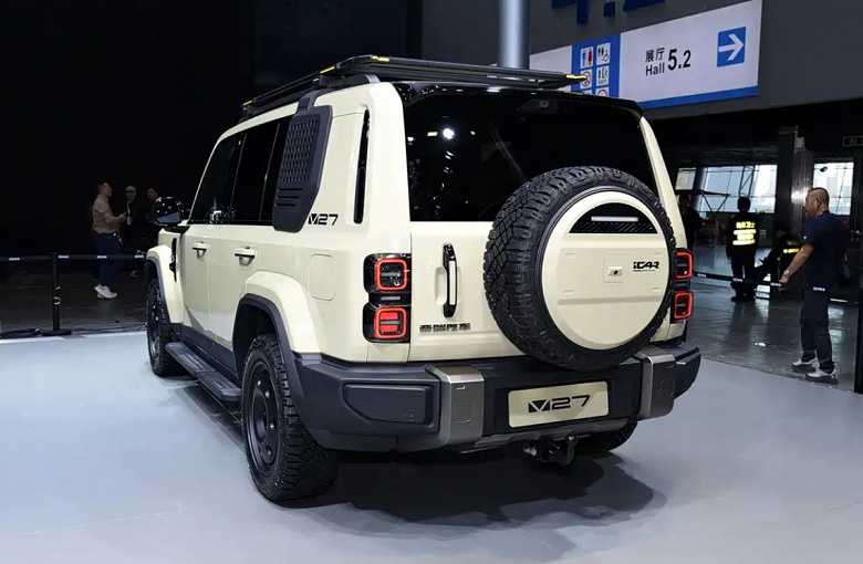 5-метровый внедорожник с полным приводом, 456 л.с. и запасом хода более 1200 км &mdash; около 4,5 млн рублей. Названа предварительная стоимость iCaur V27 от Chery в России