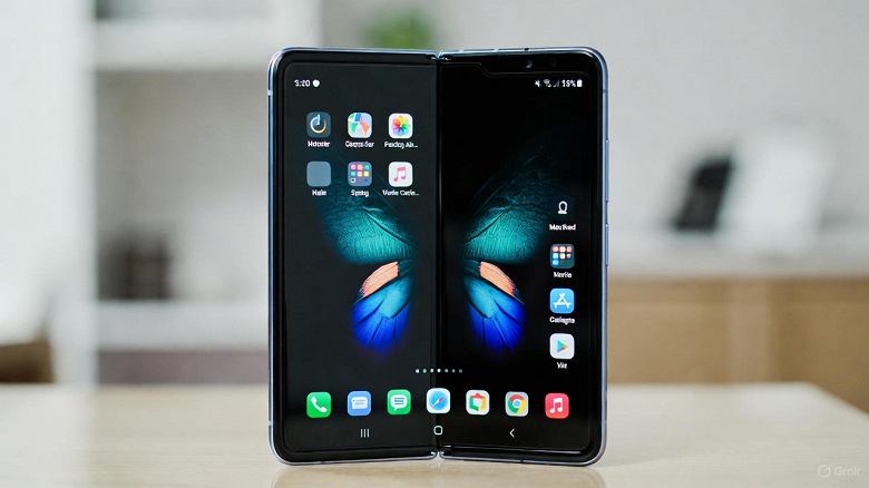 Эффект Apple. Складной iPhone выйдет осенью 2026 года, но успеет захватить 22% всего рынка, согласно прогнозу IDC