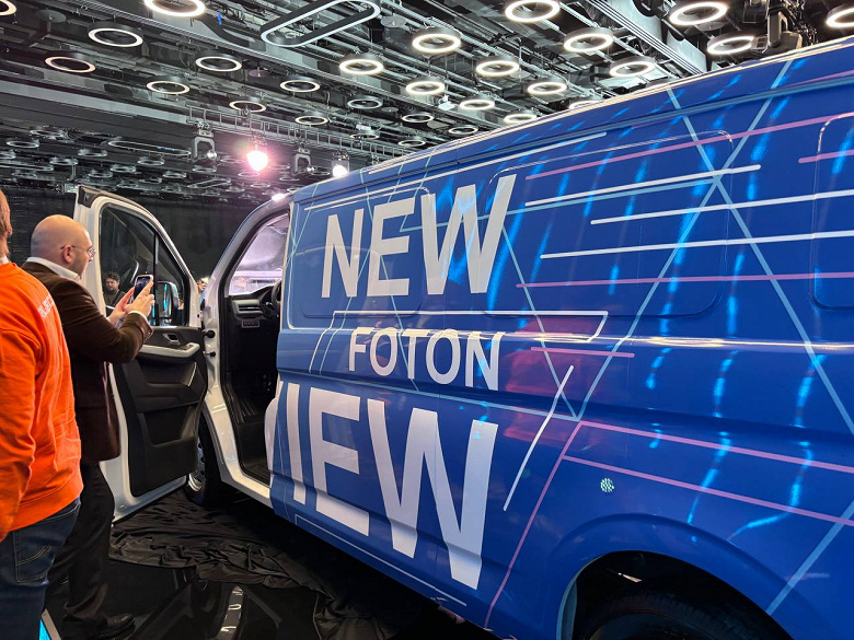 3 года гарантии без ограничения пробега, 159 л.с. и опционально 8-ступенчатый &laquo;автомат&raquo; &mdash; 3,22 млн рублей. В России представлен фургон Foton View