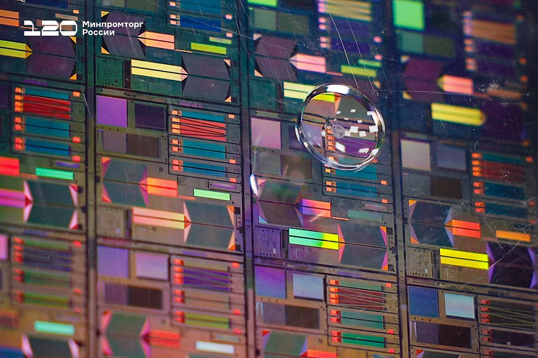 В Москве запущено тестовое производство фотонных чипов нового поколения. Производство рассчитано на 500 тыс. фотонных чипов в год