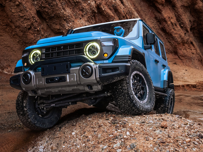 «Китайский УАЗ» BAW 212 получил в России новый мотор: 170-сильный дизель, 8-ступенчатый «автомат», полный привод с блокировкой, гарантия — 3,65 млн рублей