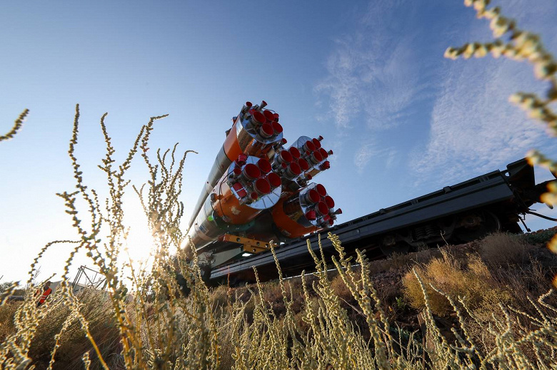 «Союз» и «Прогресс» установили на стартовую площадку перед запуском