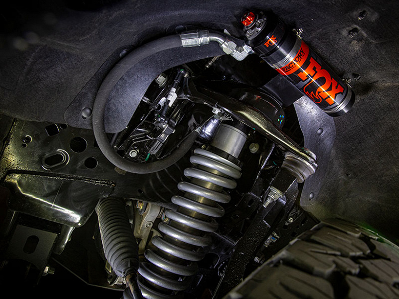 Рама, 10-ступенчатый «автомат» и V8 выдающий 775 «американских лошадей». В Россию привезли мощные Ford F-150 от Shelby American