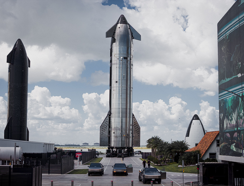 Ключ на старт. Последний Starship в этом поколении доставлен на стартовую площадку, опубликованы эффектные фото