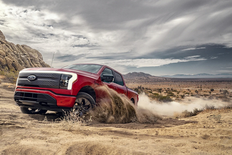 Ford F-150 Lightning 2026: новый аккумулятор, меньше портов и внедорожный пакет STX