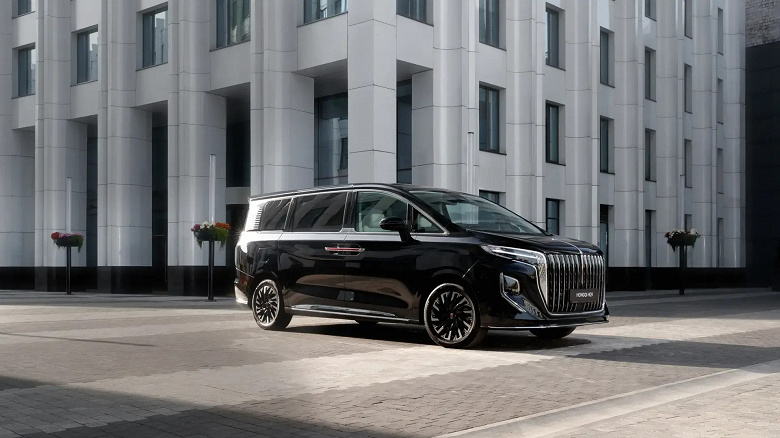 Полноприводный аналог Toyota Alphard с функцией массажа «горячими камнями» сильно подешевел в России. Сколько просят за Hongqi HQ9