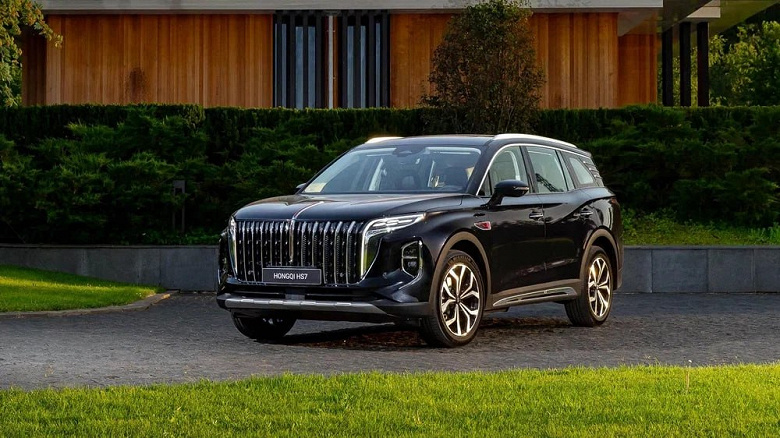 В России могут выпустить новые версии Hongqi HS7