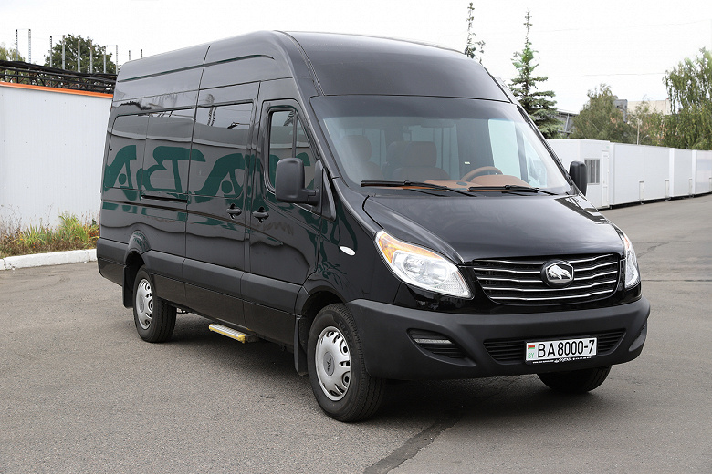 МАЗ представил микроавтобус бизнес-класса: МАЗ 281 имеет кожаные кресла повышенной комфортности