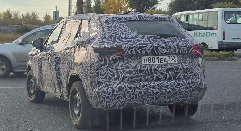 Lada Azimut заметили на дорогах общего пользования. Инсайдер утверждает, что серийный автомобиль выйдет не раньше декабря 2026