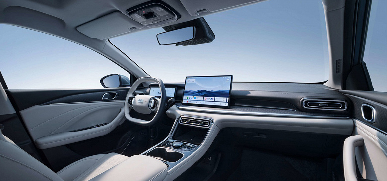 Geely умеет удивлять. Просторный седан Geely Galaxy Star 6 с отличным оснащением и расходом всего 2 л/100 км продают всего за 68,8 тыс. юаней (775 тыс. рублей)