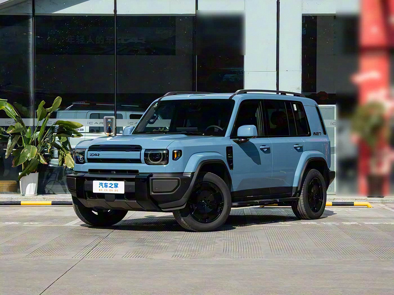 455 л.с., полный привод, 1200 км на баке бензина и дизайн в духе Land Rover и Land Cruiser: гибридный внедорожник iCAR V27 от Chery запущен в серийное производство