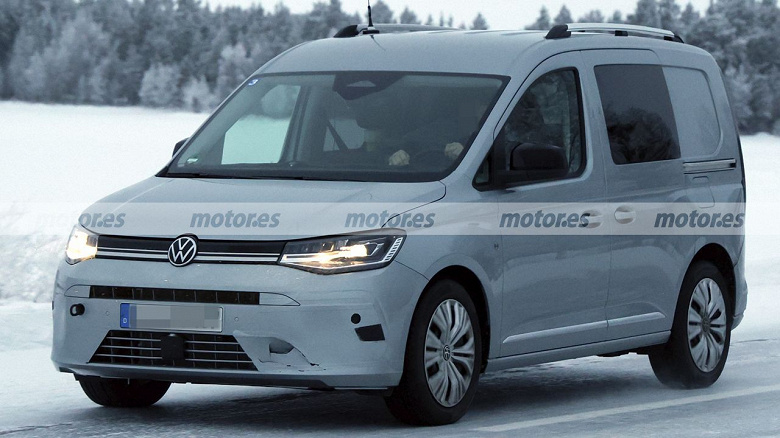 Прототип нового Volkswagen Caddy 2027 засняли на фото. Ему приписывают&nbsp;обновленную гибридную систему, улучшенную подвеску и большой сенсорный экран