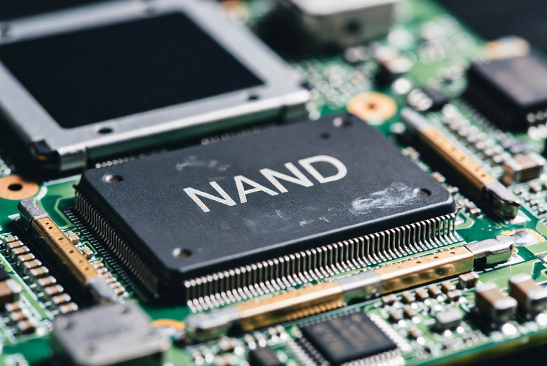 Флеш-память для смартфонов подорожала вдвое за год