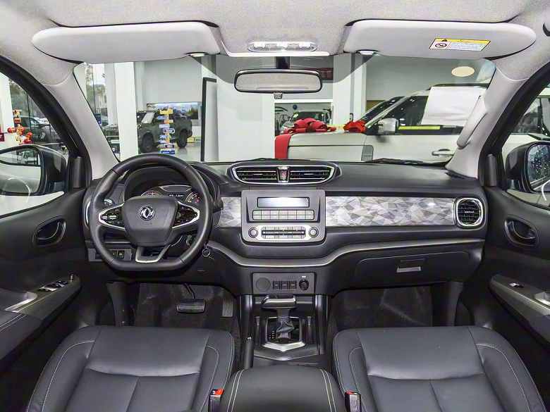 Платформа Nissan Navara, мотор Renault, 8-ступенчатый &laquo;автомат&raquo; и полный привод &mdash; всего 116,8 тыс. юаней (1,35 млн рублей). В Китае представлен недорогой пикап Dongfeng Jin Ruiqi