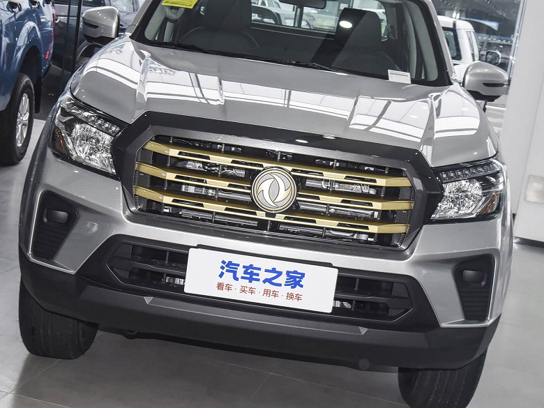 Платформа Nissan Navara, мотор Renault, 8-ступенчатый &laquo;автомат&raquo; и полный привод &mdash; всего 116,8 тыс. юаней (1,35 млн рублей). В Китае представлен недорогой пикап Dongfeng Jin Ruiqi