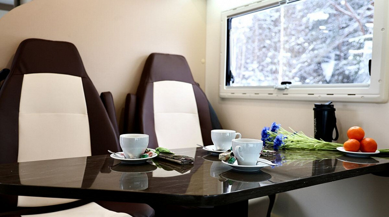 МАЗ представил автодом: холодильник, душ, два отопителя, а также мангал, шампуры и казан в комплекте