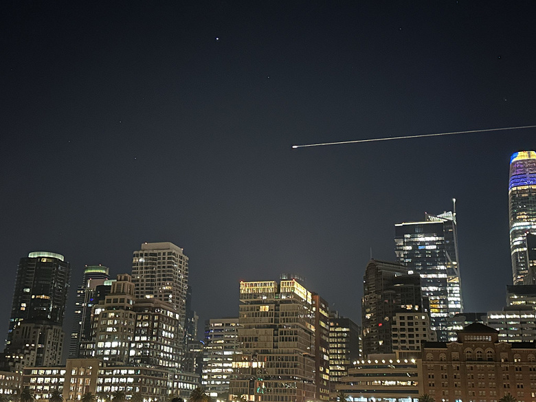 &laquo;Дракон приближается, словно пылающий метеор&raquo;. Экстренное возвращение с МКС наблюдали жители Сан-Франциско