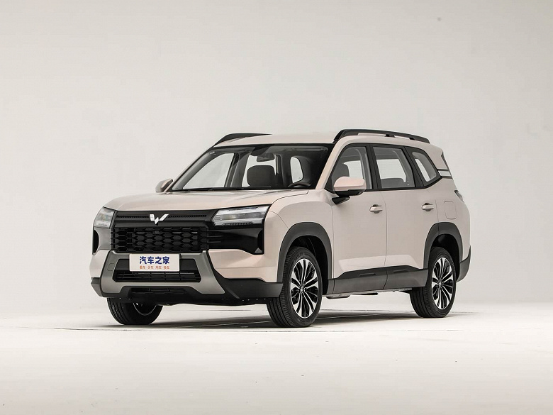 Китайцы снова удивили: гибридный кроссовер размером с Geely Monjaro &mdash; всего 88,8 тыс. юаней (1 млн рублей). Представлен Wuling Xingguang 560