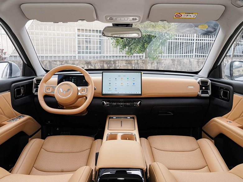 Китайцы снова удивили: гибридный кроссовер размером с Geely Monjaro &mdash; всего 88,8 тыс. юаней (1 млн рублей). Представлен Wuling Xingguang 560