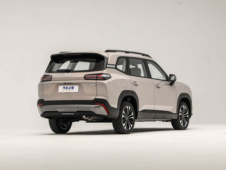 Китайцы снова удивили: гибридный кроссовер размером с Geely Monjaro &mdash; всего 88,8 тыс. юаней (1 млн рублей). Представлен Wuling Xingguang 560