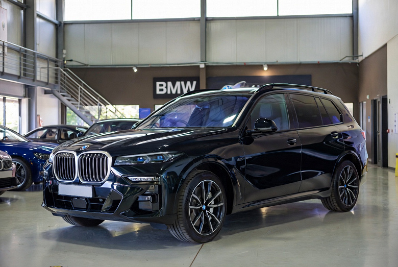 BMW X7 2025 российской сборки появились у дилеров