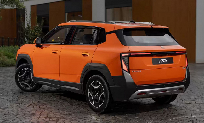 Популярный электрический кроссовер Evolute i-Joy подорожал в России: теперь от 1,85 млн рублей (с учетом госсубсидии)